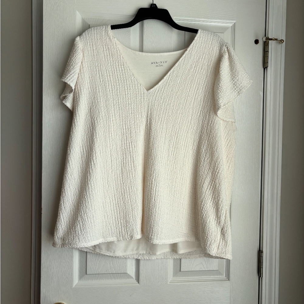 Ava & Viv Cream Textured V-Neck Flutter Sleeve Blouse